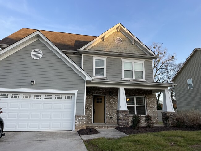 Building Photo - 7506 Hampstead Hall Dr