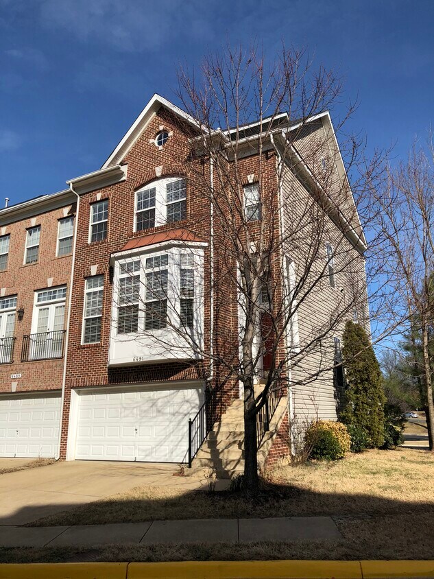 Foto principal - 6491 Waterfield Rd