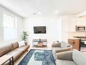 Building Photo - 3424 9th St NE