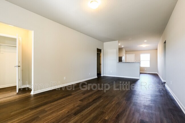 Building Photo - 124 Sunland Dr