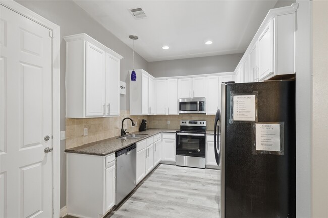 Foto del edificio - 9003 Bayview Cove Dr