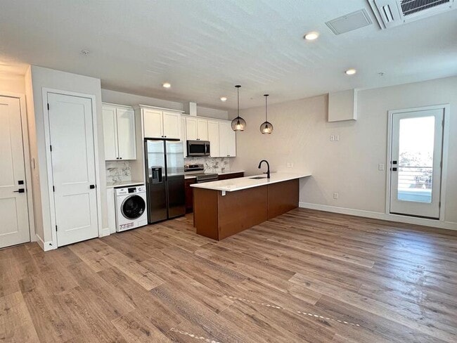 Building Photo - 3327 Tejon St
