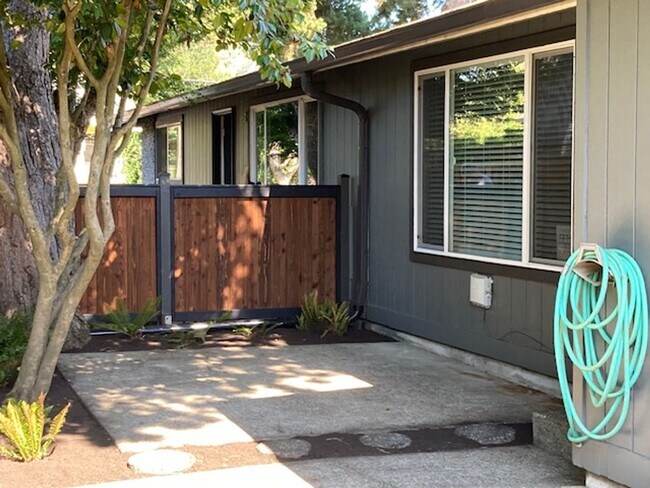 Foto del edificio - Cozy & Functional 800 Sq. Ft. Home with Ou...