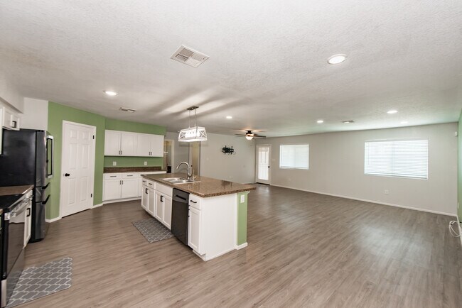 Building Photo - 7587 E 41st St