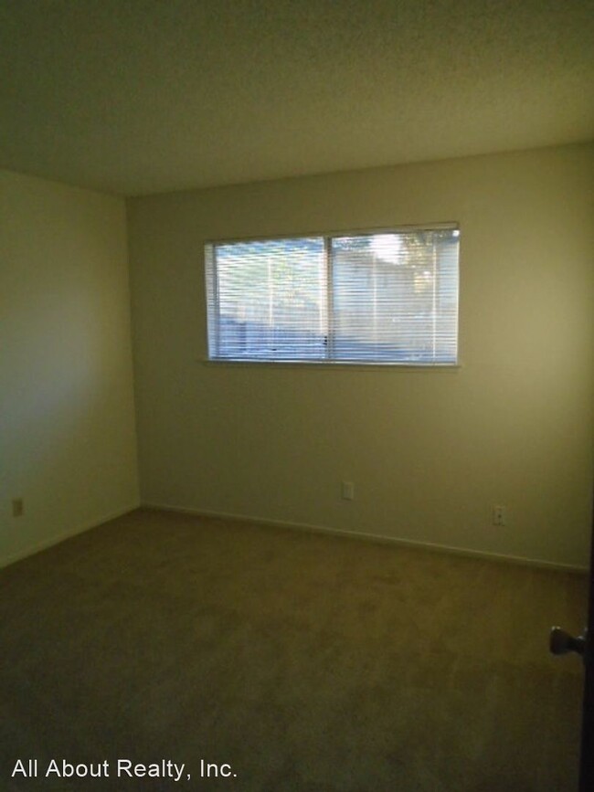 Building Photo - 2 br, 1 bath House - 5042 SPARROW COURT