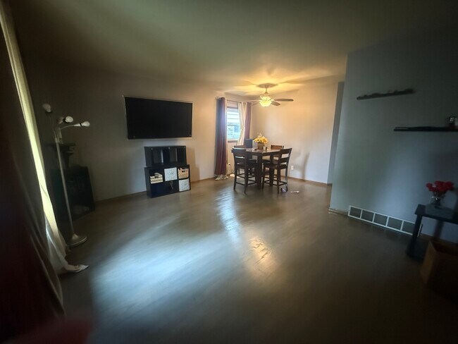 Foto del edificio - 307 S 76th St
