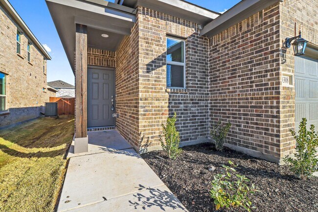 Foto del edificio - 3308 Dahlia Dr