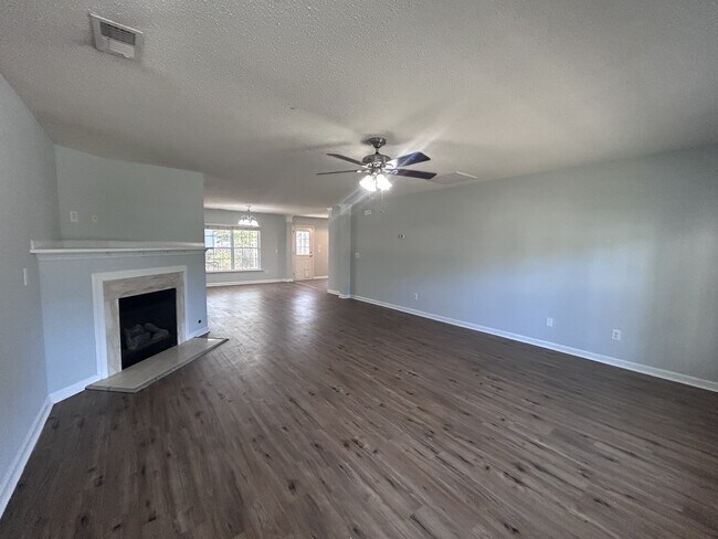 Foto del edificio - 105 White Cedar Ct