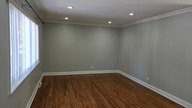 Foto del edificio - 454 E Park Ave