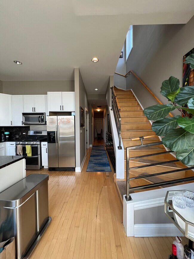 Foto del edificio - 906 N Hermitage Ave