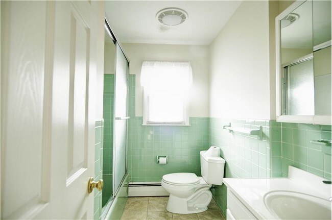 Foto del edificio - 212 Hansen Ave