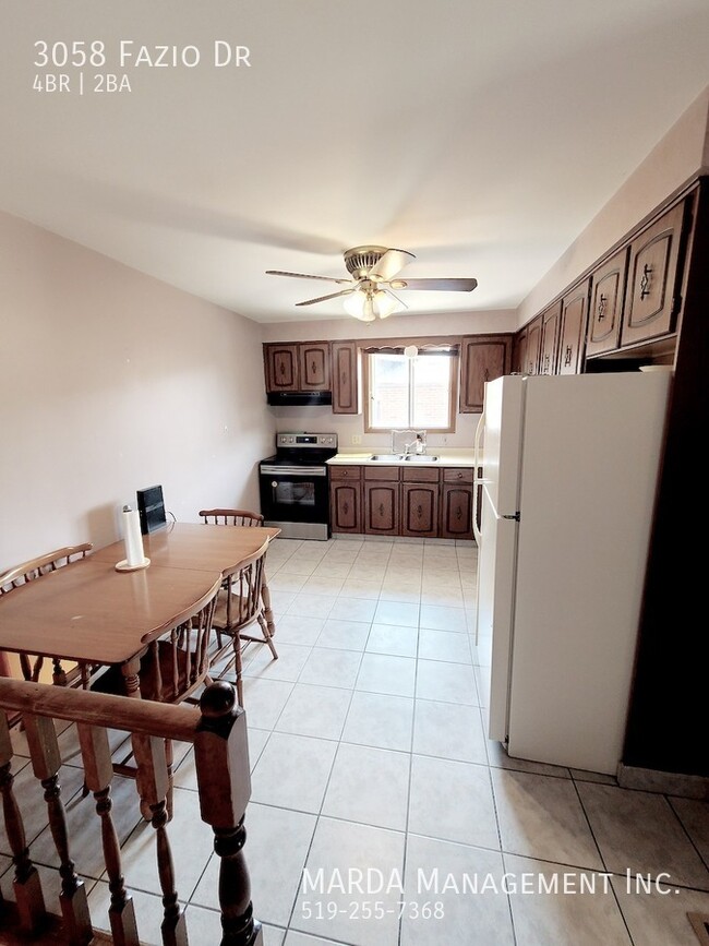 Building Photo - SPACIOUS 4 BED, 2 BATH SPLIT-LEVEL + HYDRO...