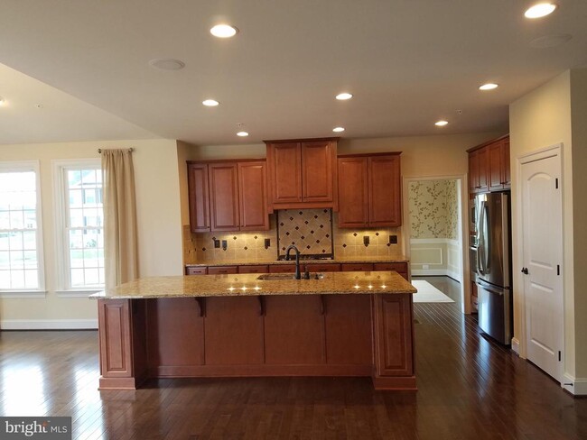 Building Photo - 41533 Arlington Oaks Dr