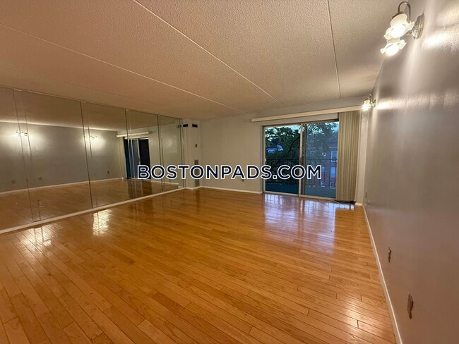 Foto del edificio - 50 Broadlawn Park