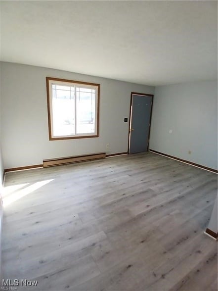 Building Photo - 31 1/2 Elm Street Unit A2