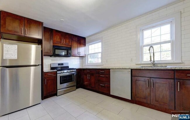 Building Photo - 20 Townley Rd