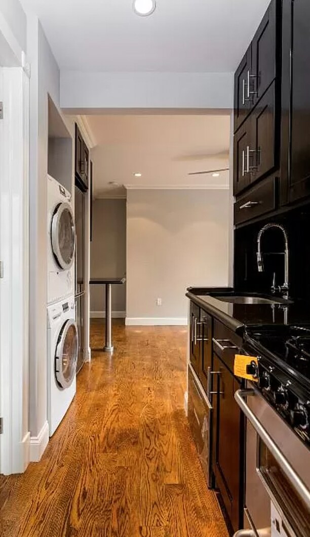 Building Photo - 393 E 10th St