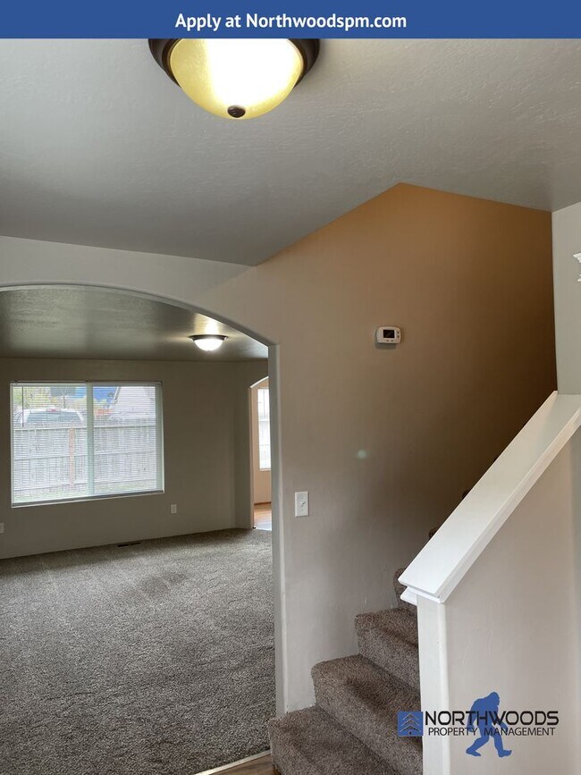 Foto del edificio - Welcome Home to this Beautiful 1982 Sq. Foot  4 bedroom, 2.5 bath house.