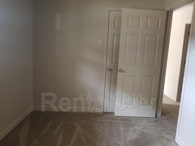 Foto del edificio - 948 Bear Creek Rd