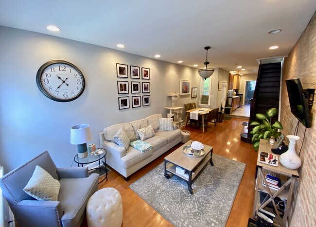 Living Room - 13 S Castle St