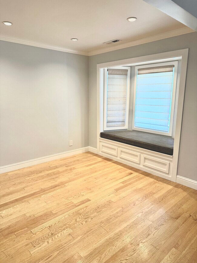 Building Photo - 635 Second Ave