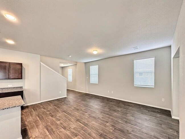 Foto del edificio - Comfortable Two-Story Living in San Marcos ~ Spacious Layout & Stylish Finishes