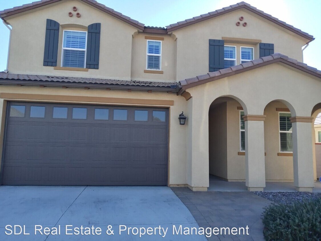 Primary Photo - 4 br, 2.5 bath House - 31141 Maverick
