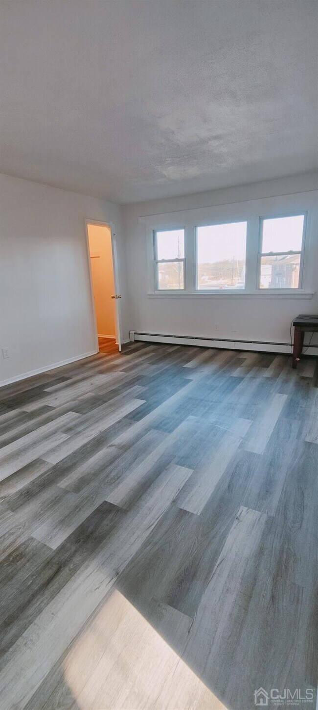 105 Colletti Ct Unit 1B, Jamesburg, NJ 08831 Room for Rent in