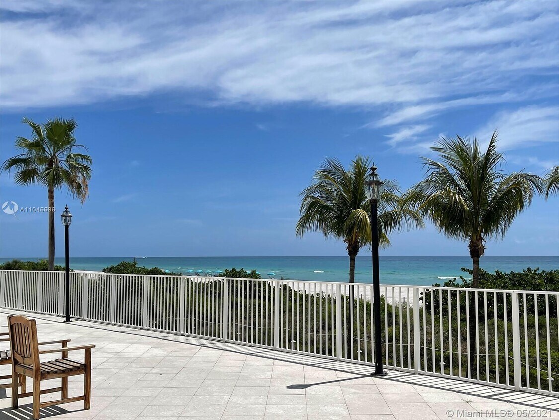 Primary Photo - 5601 Collins Ave