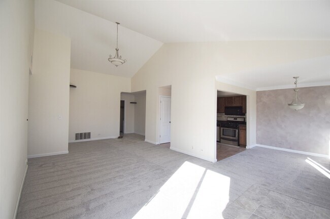 Building Photo - 607 Stone Cir Ct