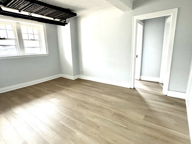 Photo du bâtiment - 36 Hanna St W