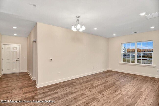 Building Photo - 725 Stiller Ln