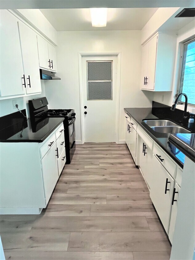 Foto principal - 540 W Sierra Madre Blvd