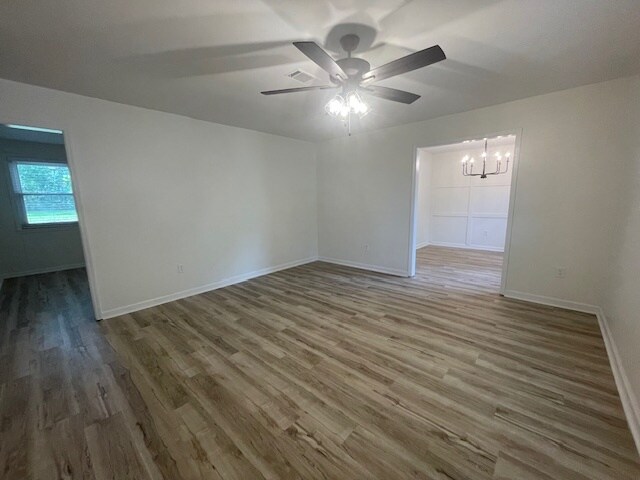 Building Photo - 620 Thomas Dr