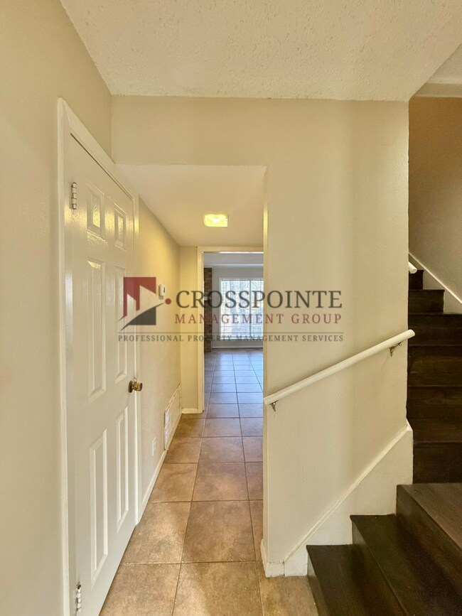 Foto del edificio - 4614/4616 Edinburgh SERIES 75