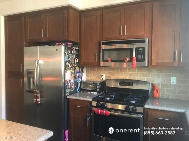 Building Photo - 3 br, 2.5 bath Townhome - 2089 Lee Way -