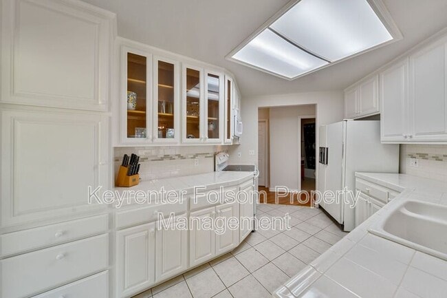 Foto del edificio - 5456 Oak Leaf Cir