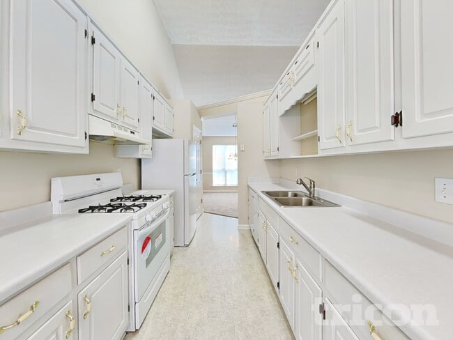 Building Photo - 50 Tufts Cir