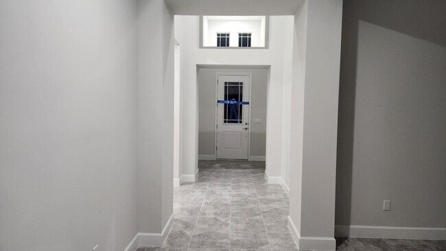 Foto del edificio - 14970 RedCove Pl