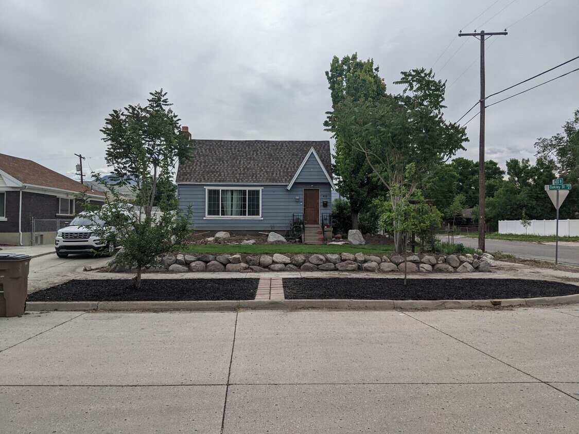 Primary Photo - 406 N Oakley St