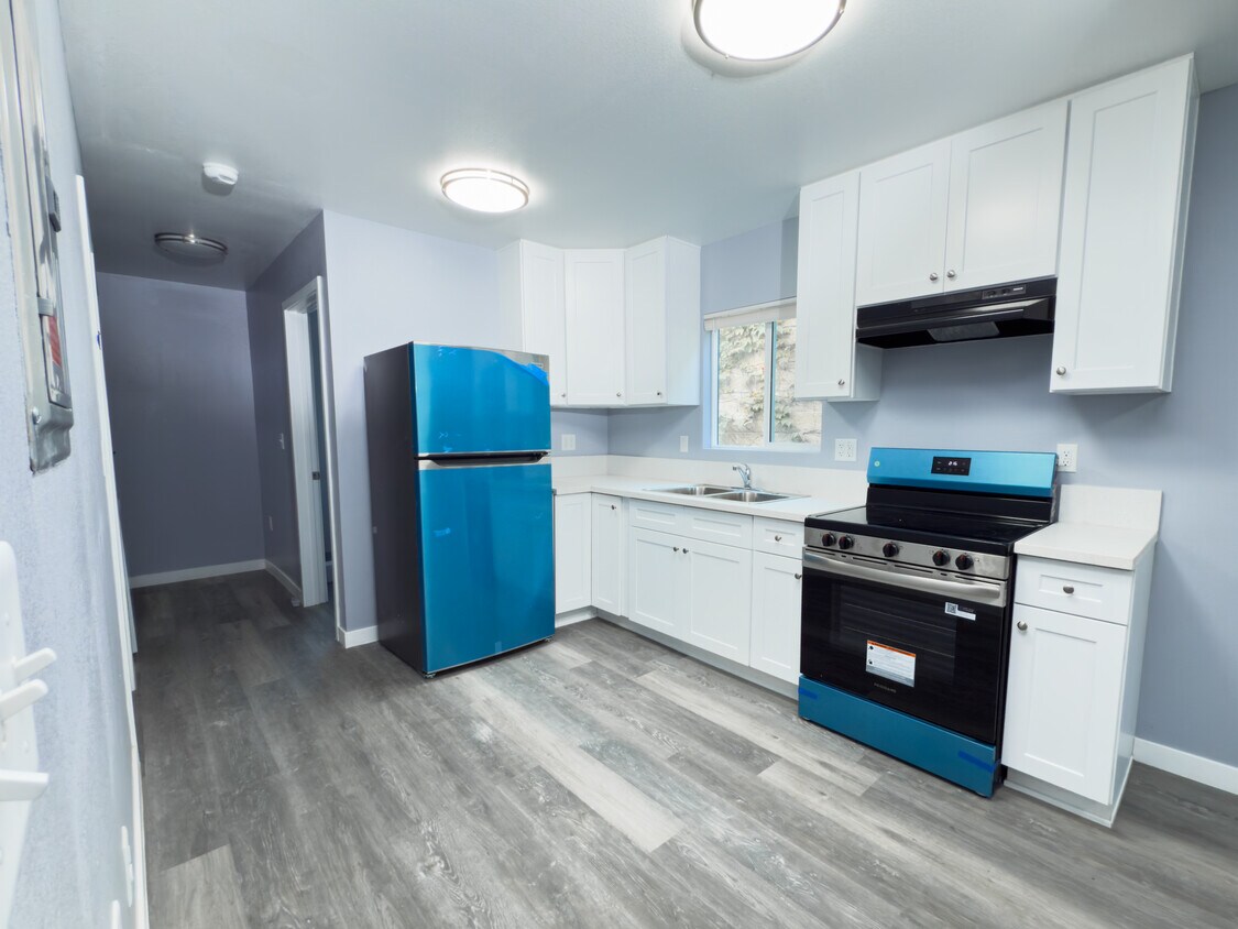 Foto principal - 6628-6630 Selfland Ave