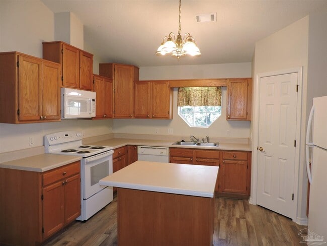 Foto del edificio - 551 Riola Pl