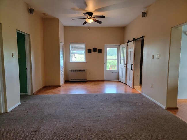 Building Photo - 1510 Rothsville Rd