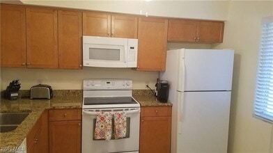 Building Photo - 1075 Foxfire Ln