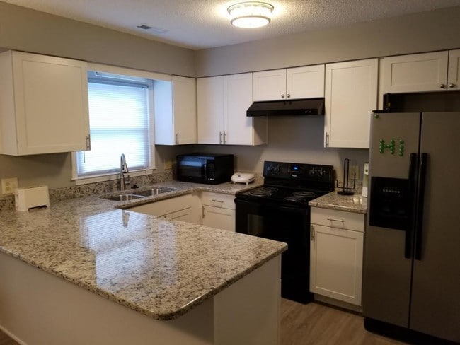 Building Photo - 126 W Victoria Ct