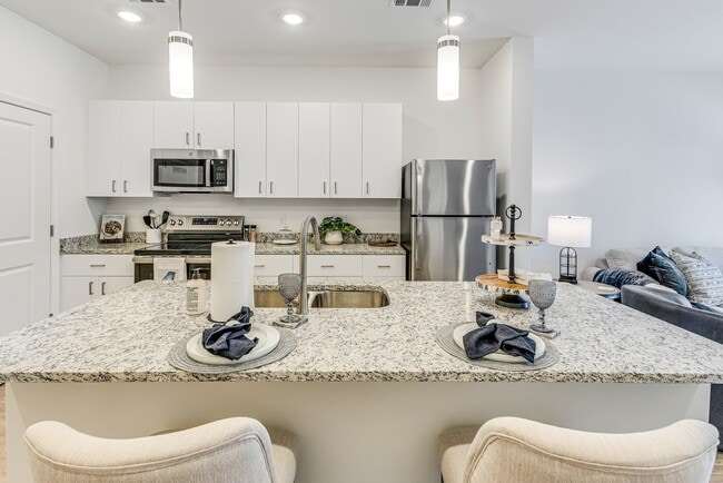 Building Photo - Beacon Landing