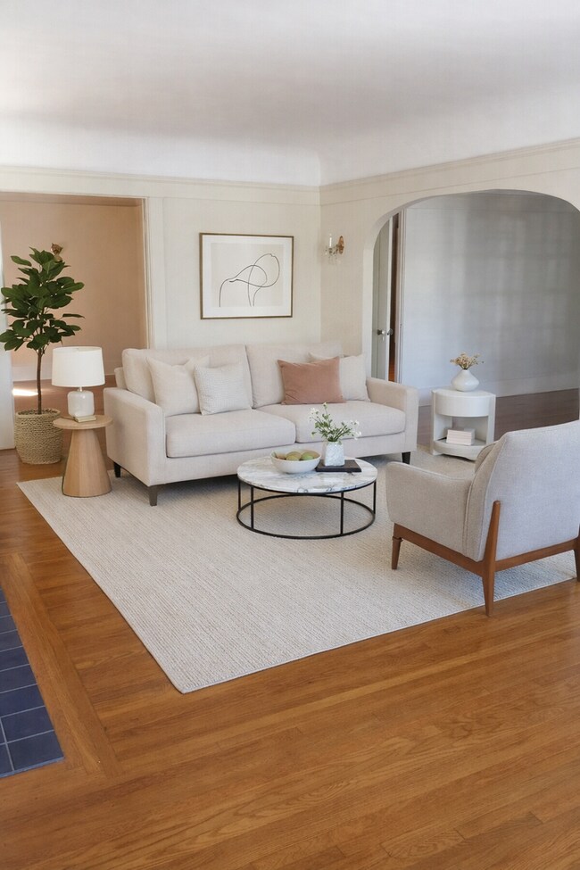 Foto del edificio - MUST SEE! 4BD 3BA HOME IN MISSION HILLS! CALL TODAY!