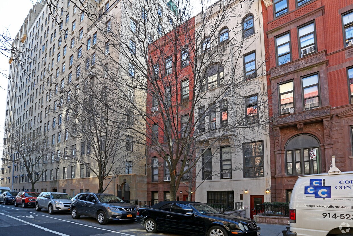 Building Photo - 22 W 91st St