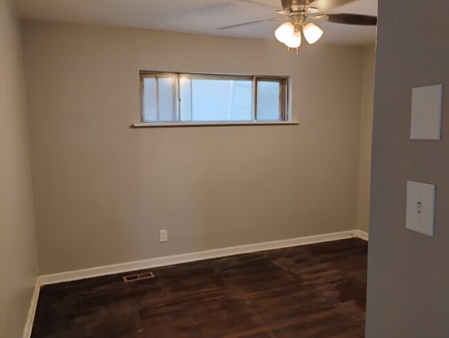 Building Photo - 2105 Major Ave