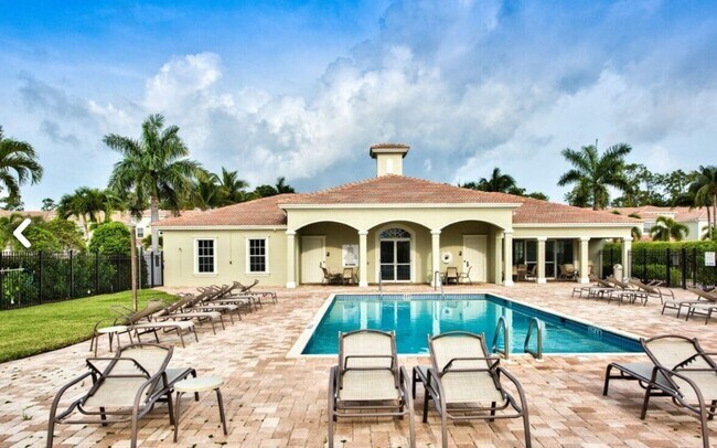 Building Photo - MARIPOSA ** SEASONAL (60 DAY MINIMUM STAY)...